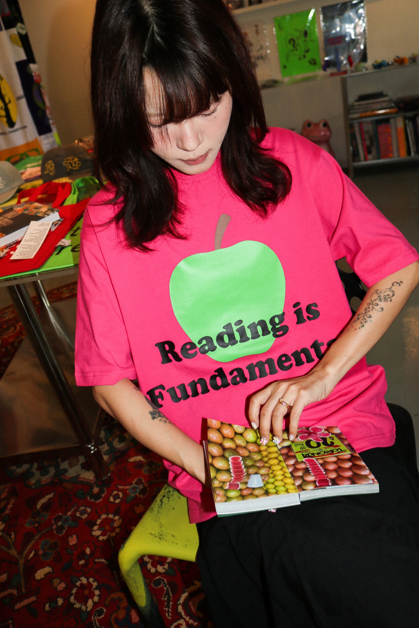 READING ROOM READING IS FUNDAMENTAL SS TEE