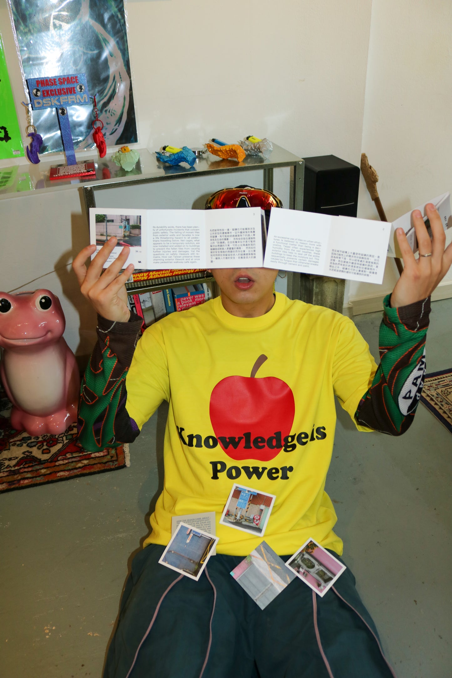 READING ROOM - KNOWLEDGE IS POWER SS TEE