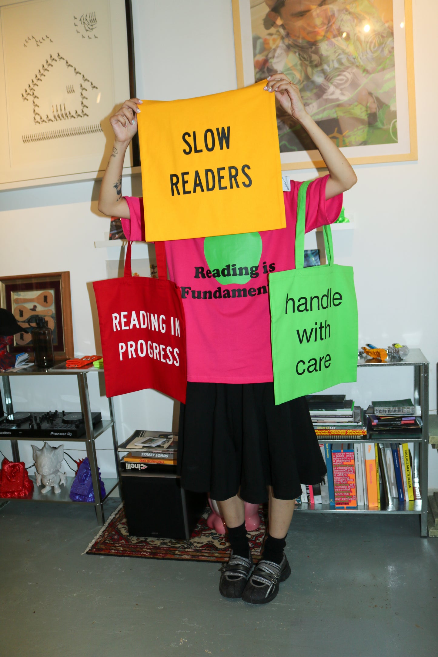 READING ROOM - SLOW READERS TOTE BAG