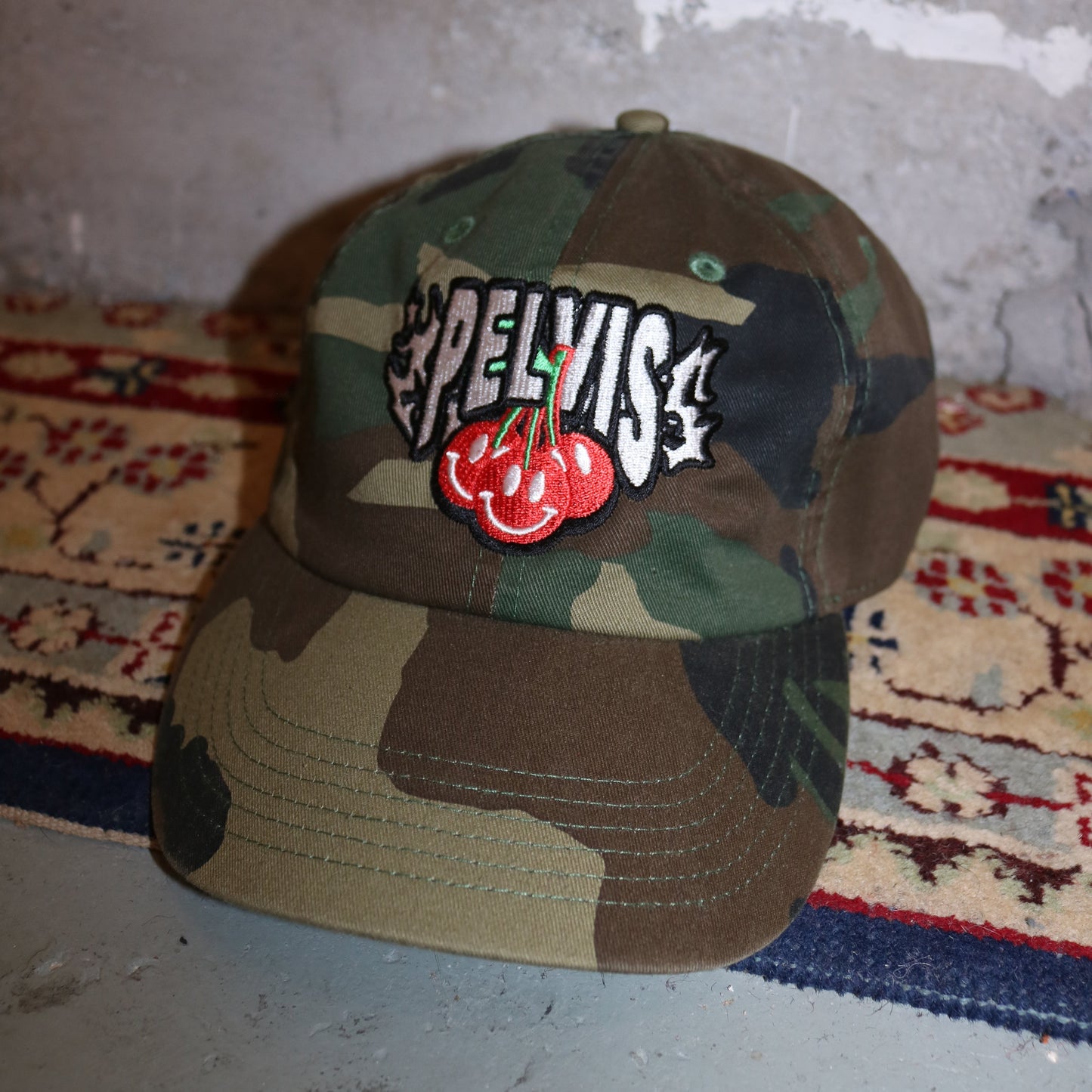 PELVIS - CHERRY ARC LOGO - 6 PANEL CAP CAMO