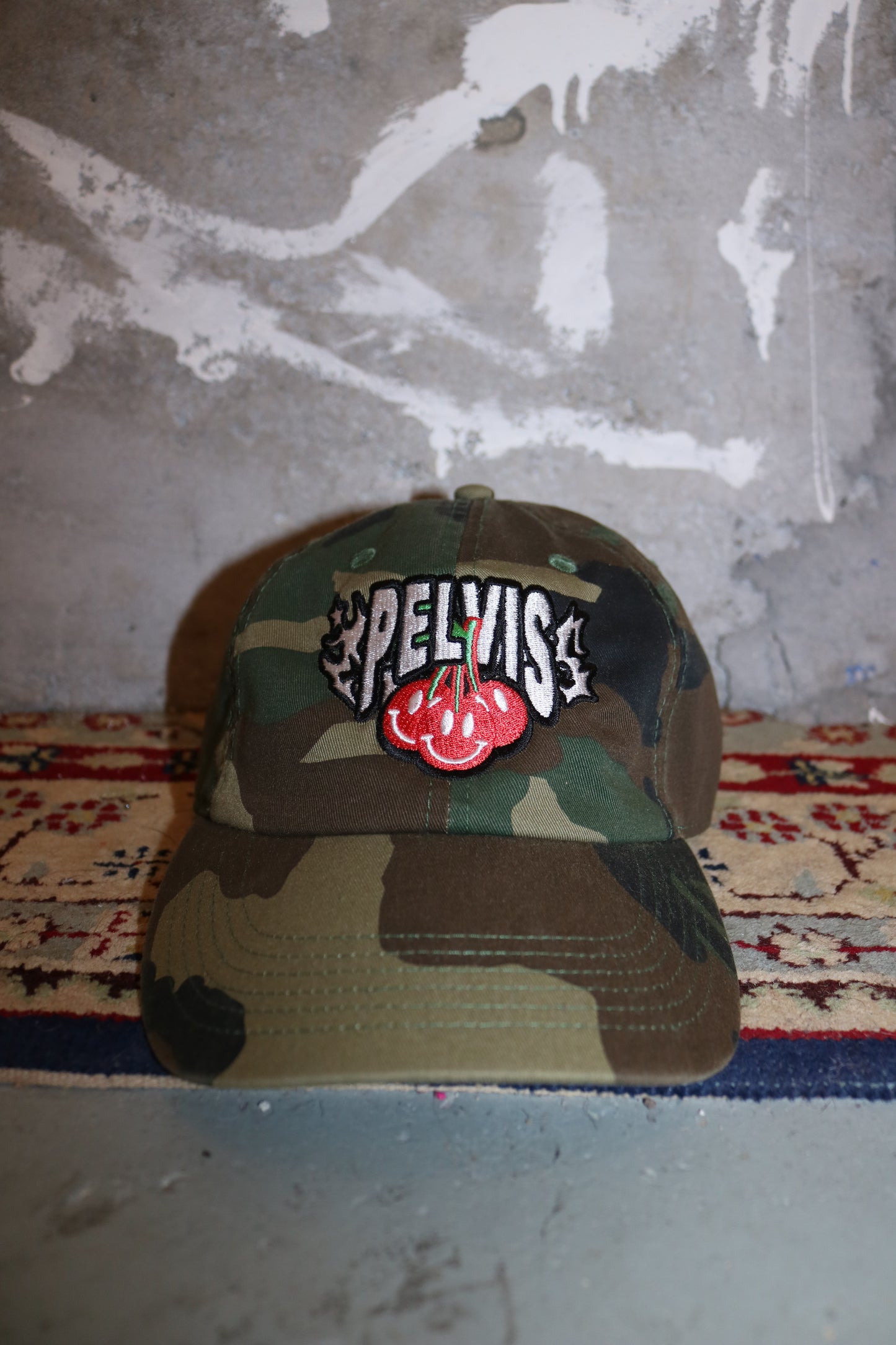 PELVIS - CHERRY ARC LOGO - 6 PANEL CAP CAMO