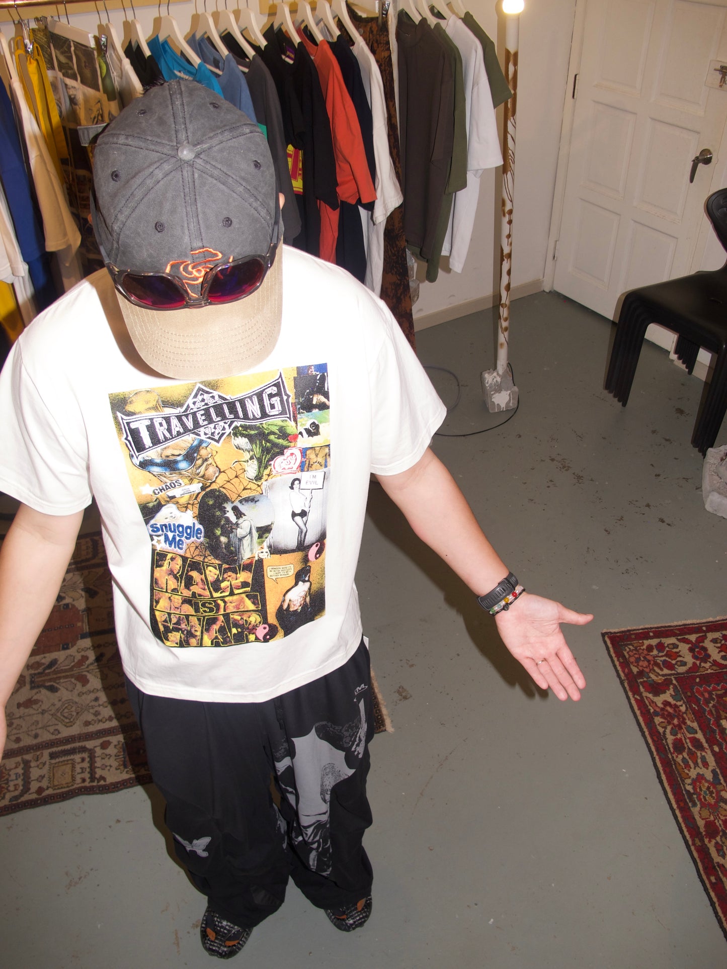 IM ON TRAVELLING - Posterized Tee