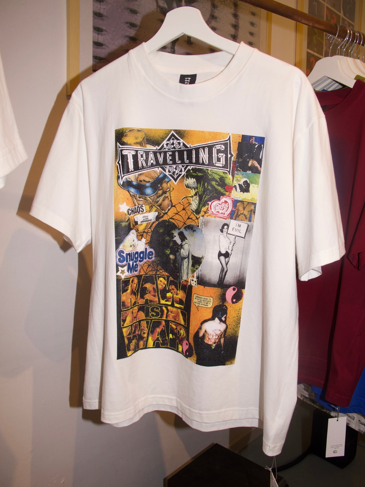 IM ON TRAVELLING - Posterized Tee